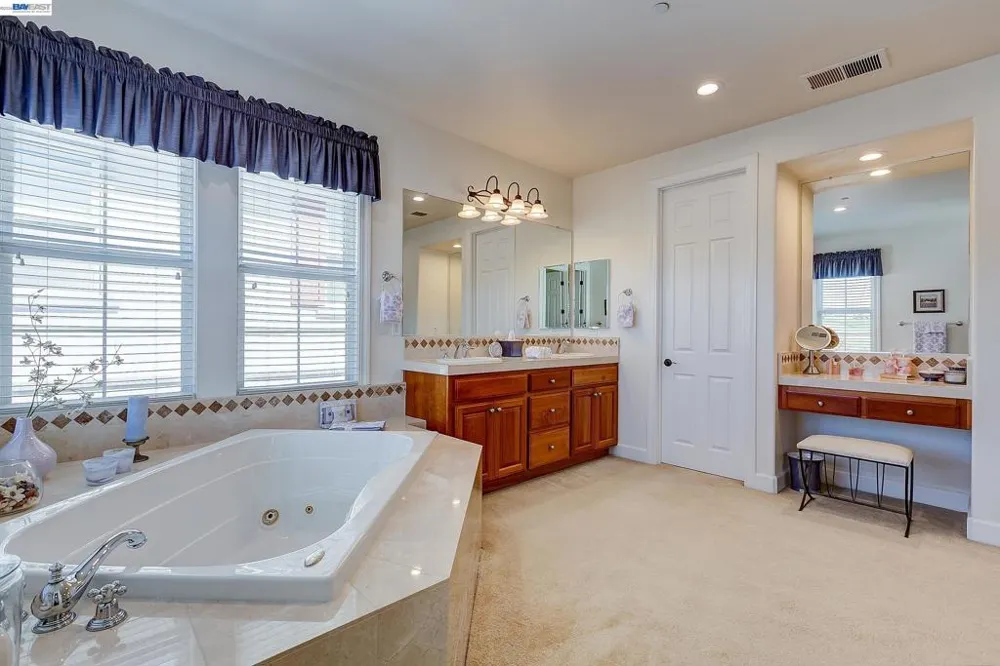 4972 GRAYHAWK CT. Dublin, CA 94568