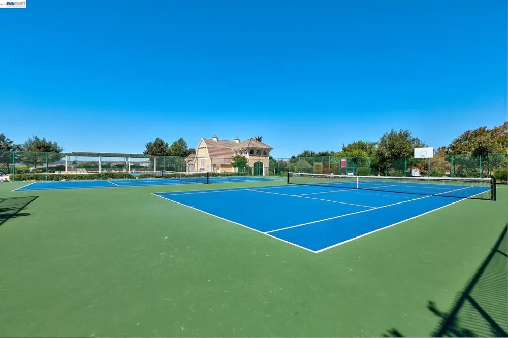 4972 GRAYHAWK CT. Dublin, CA 94568