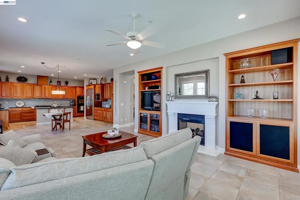 4972 GRAYHAWK CT. Dublin, CA 94568