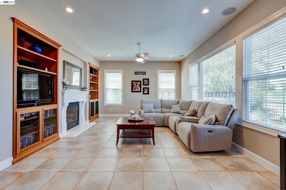 4972 GRAYHAWK CT. Dublin, CA 94568