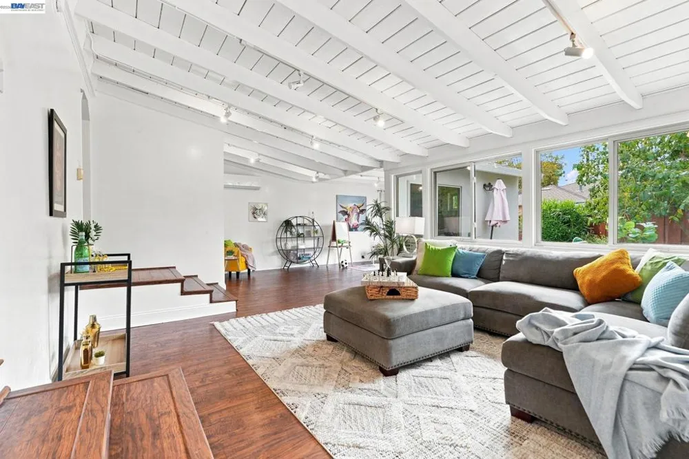 17291 Via Flores San Lorenzo, CA 94580