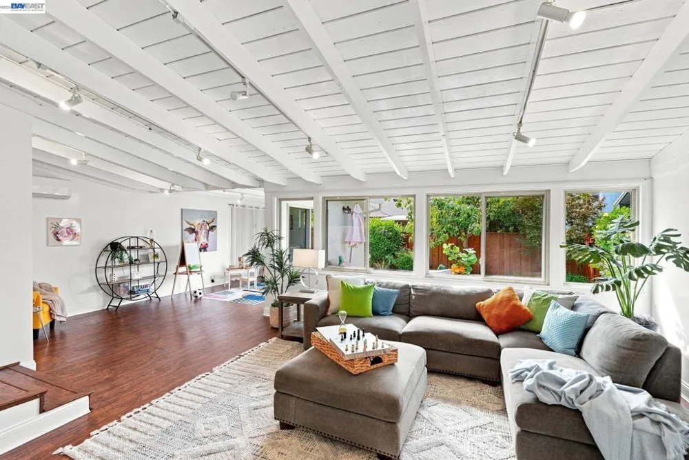 17291 Via Flores San Lorenzo, CA 94580
