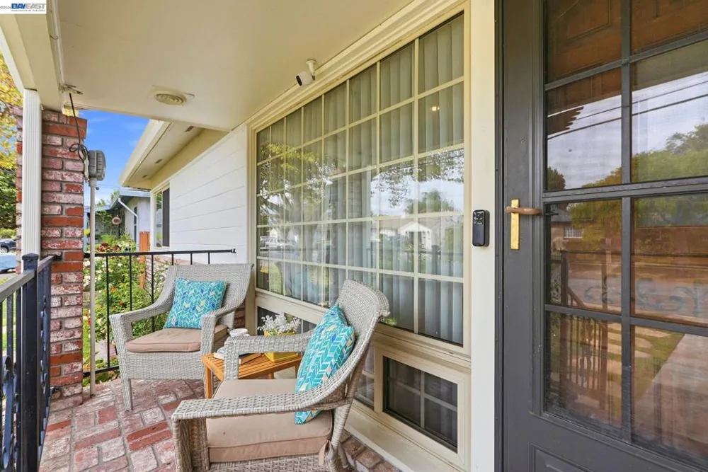 17291 Via Flores San Lorenzo, CA 94580