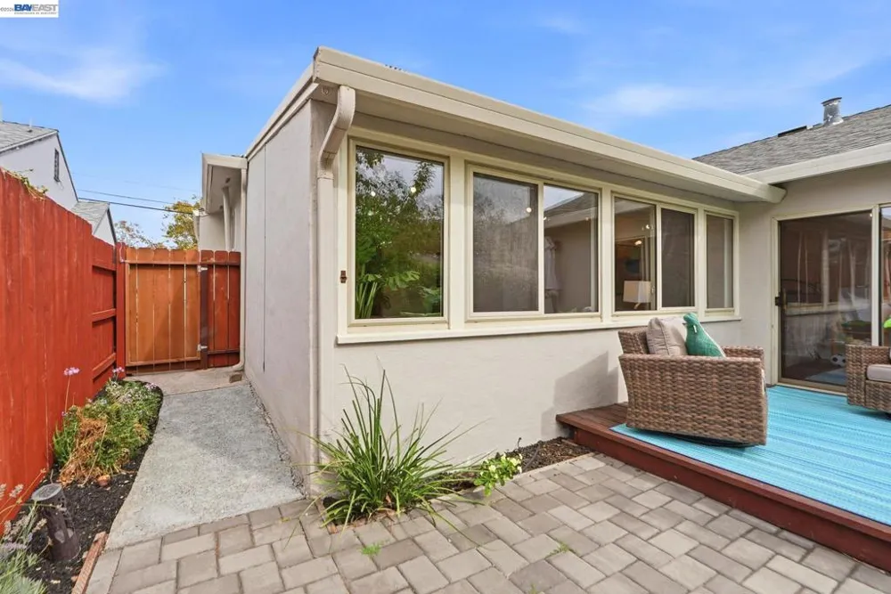 17291 Via Flores San Lorenzo, CA 94580