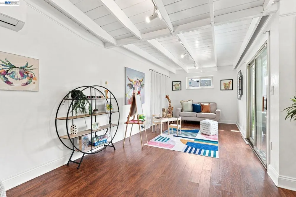 17291 Via Flores San Lorenzo, CA 94580