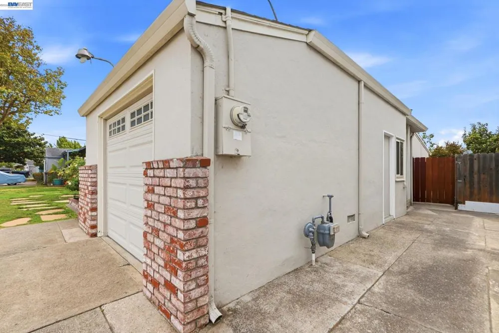 17291 Via Flores San Lorenzo, CA 94580
