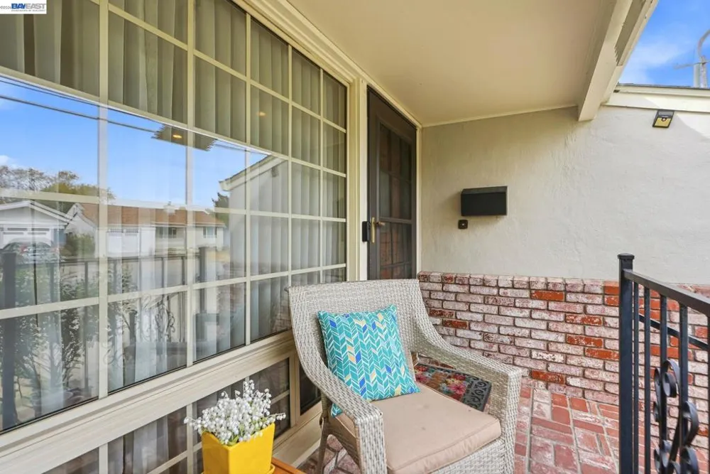 17291 Via Flores San Lorenzo, CA 94580