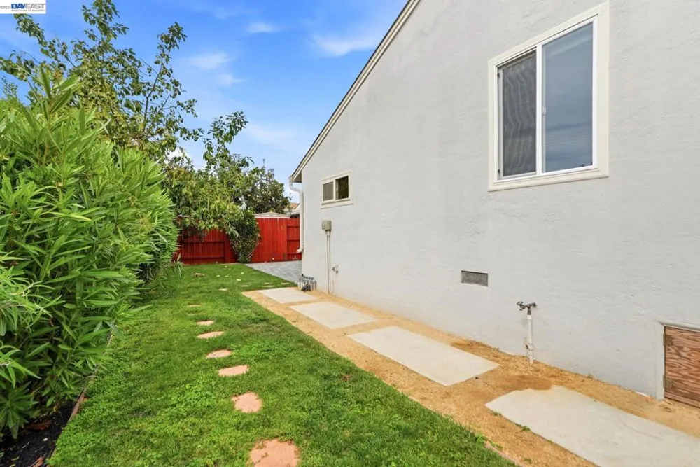 17291 Via Flores San Lorenzo, CA 94580