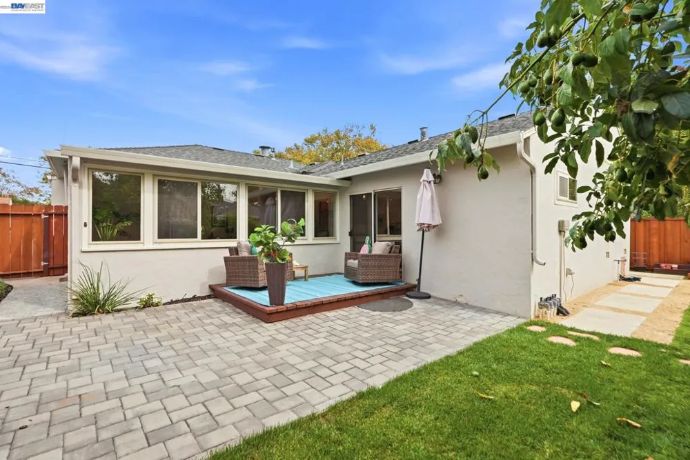 17291 Via Flores San Lorenzo, CA 94580
