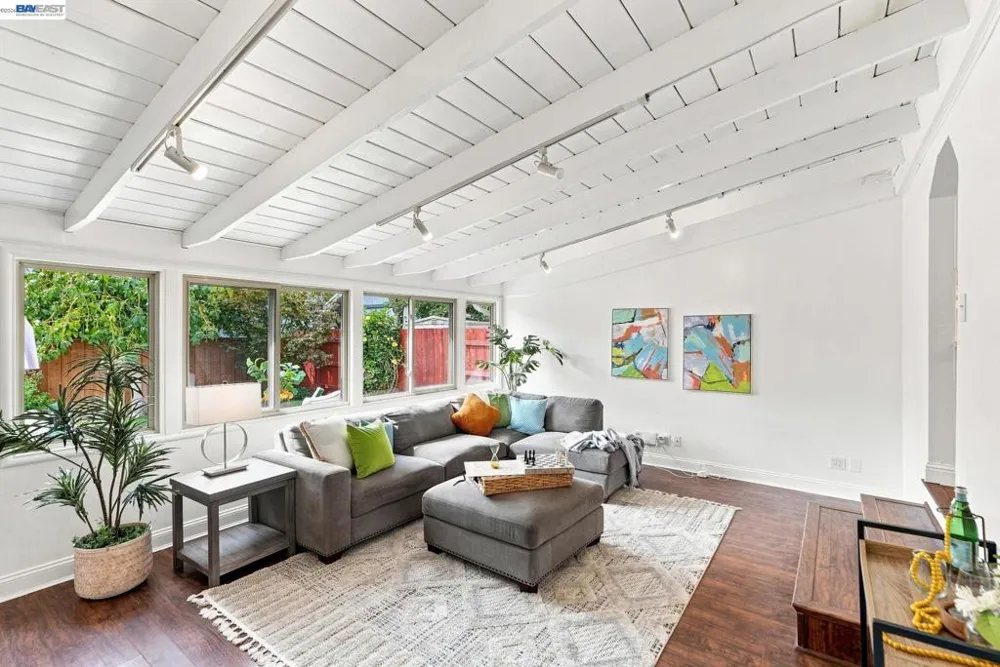 17291 Via Flores San Lorenzo, CA 94580