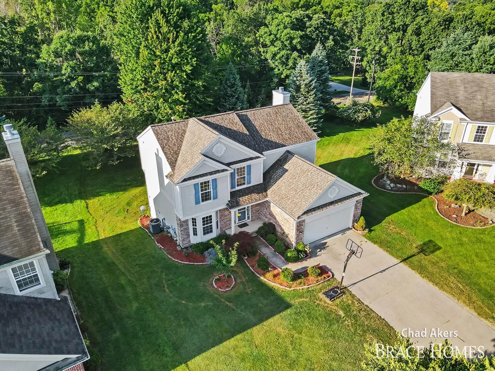 2022 Friesian Court NE Grand Rapids, MI 49505