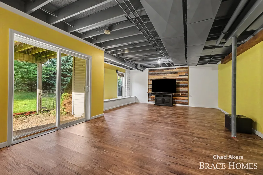 2022 Friesian Court NE Grand Rapids, MI 49505