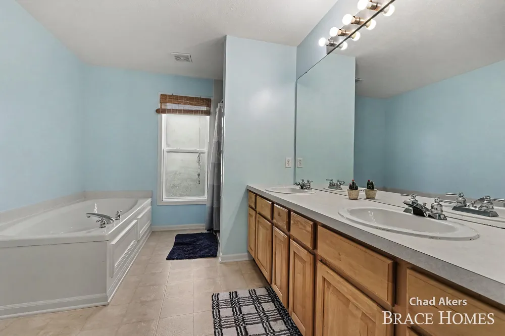 2022 Friesian Court NE Grand Rapids, MI 49505