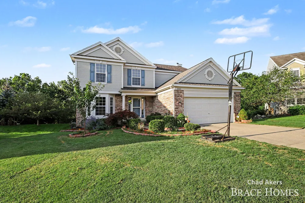 2022 Friesian Court NE Grand Rapids, MI 49505