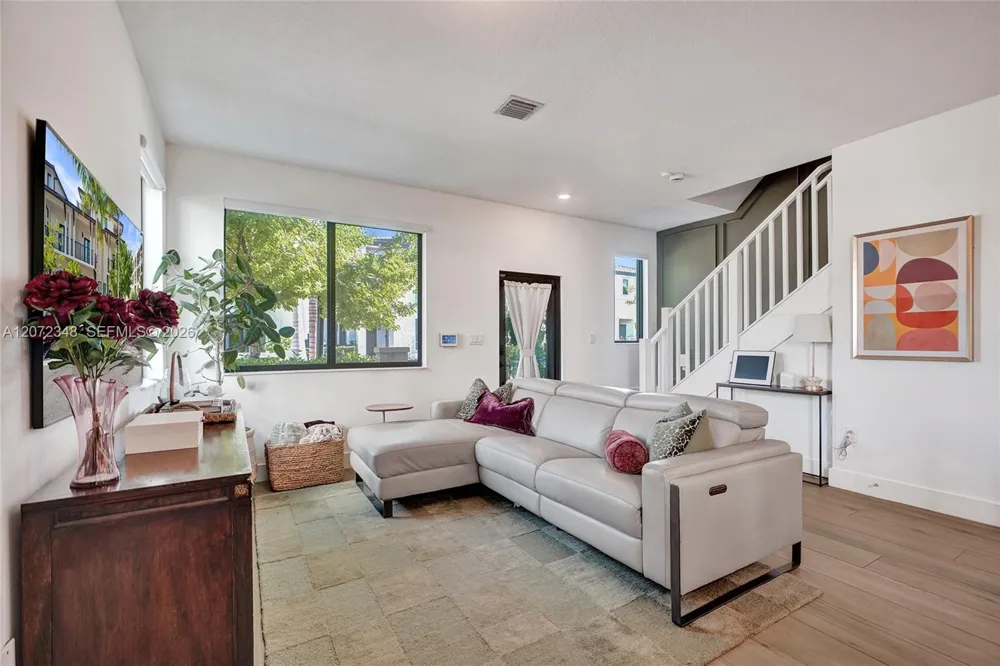 8166 NW 42nd St Doral, FL 33166