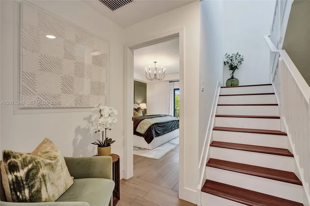 8166 NW 42nd St Doral, FL 33166
