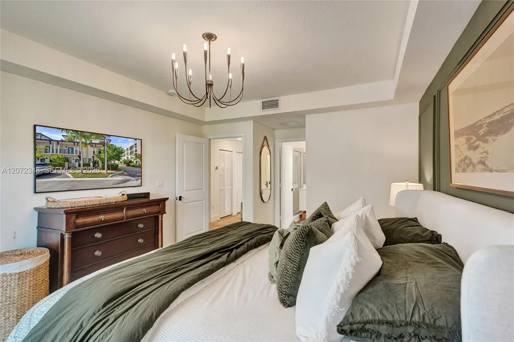 8166 NW 42nd St Doral, FL 33166