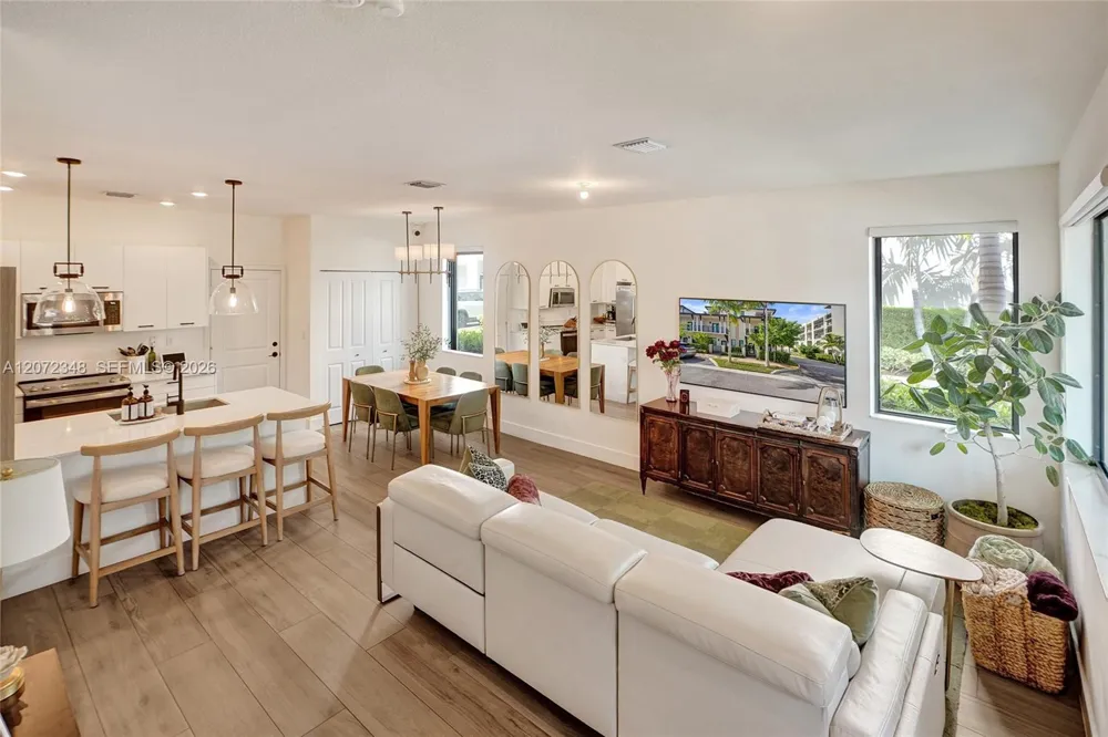 8166 NW 42nd St Doral, FL 33166