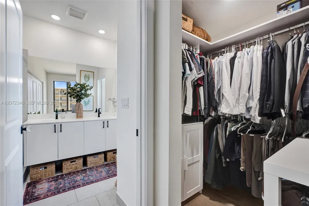 8166 NW 42nd St Doral, FL 33166