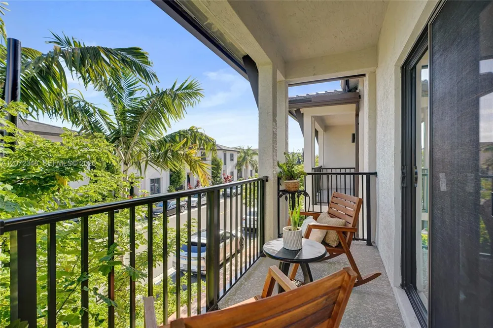 8166 NW 42nd St Doral, FL 33166