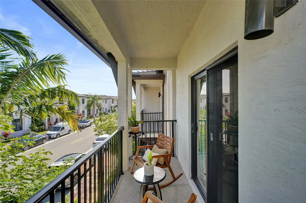 8166 NW 42nd St Doral, FL 33166