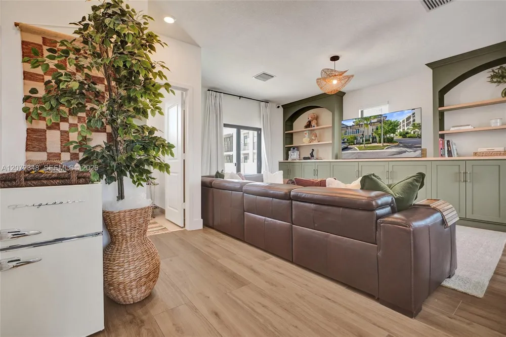 8166 NW 42nd St Doral, FL 33166