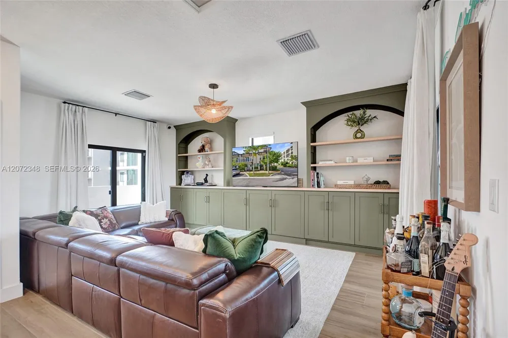 8166 NW 42nd St Doral, FL 33166