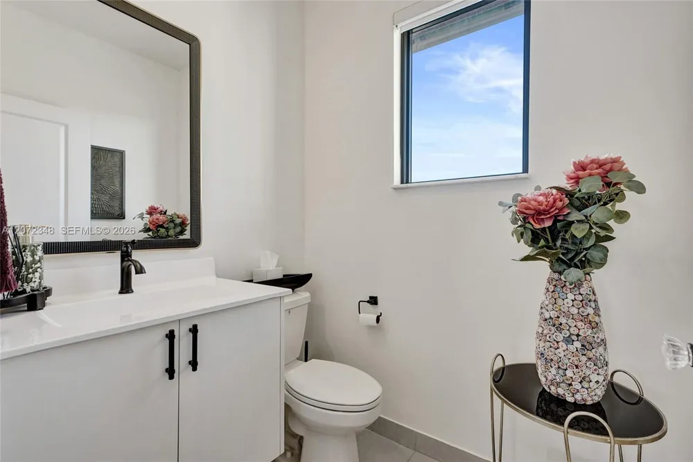 8166 NW 42nd St Doral, FL 33166