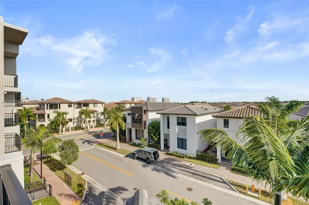 8166 NW 42nd St Doral, FL 33166
