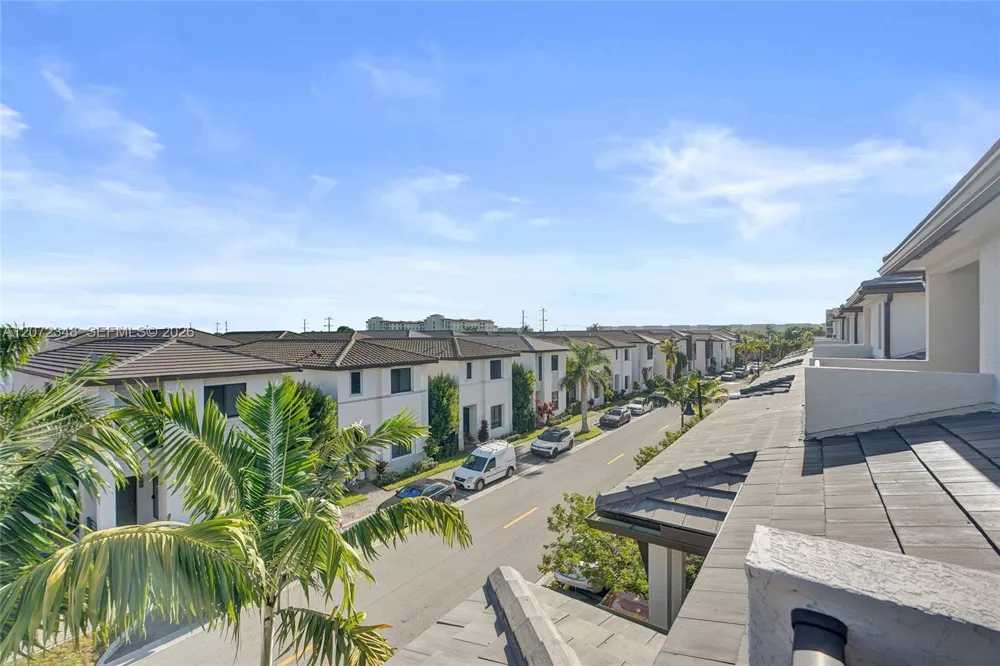 8166 NW 42nd St Doral, FL 33166
