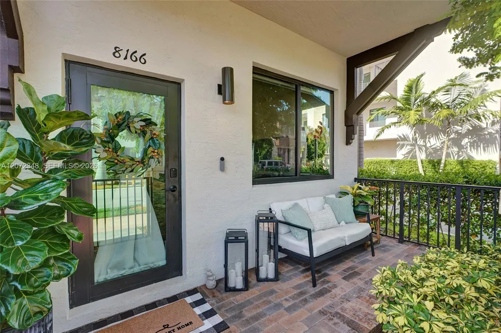 8166 NW 42nd St Doral, FL 33166