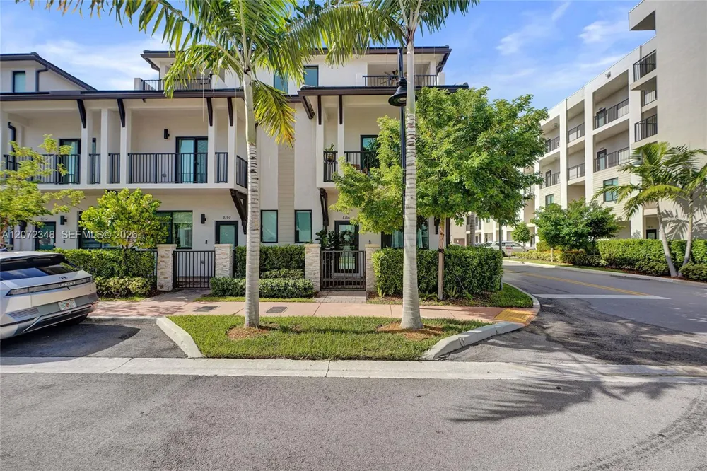 8166 NW 42nd St Doral, FL 33166