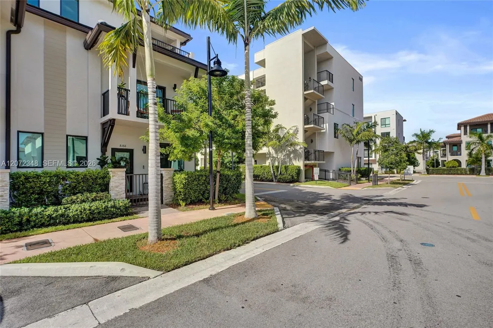 8166 NW 42nd St Doral, FL 33166
