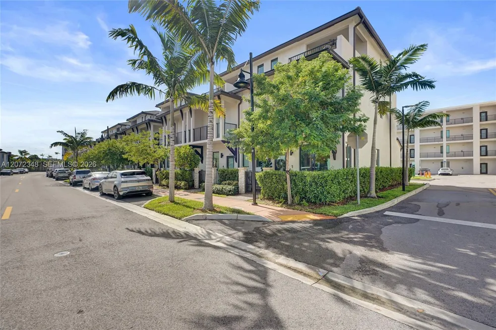 8166 NW 42nd St Doral, FL 33166