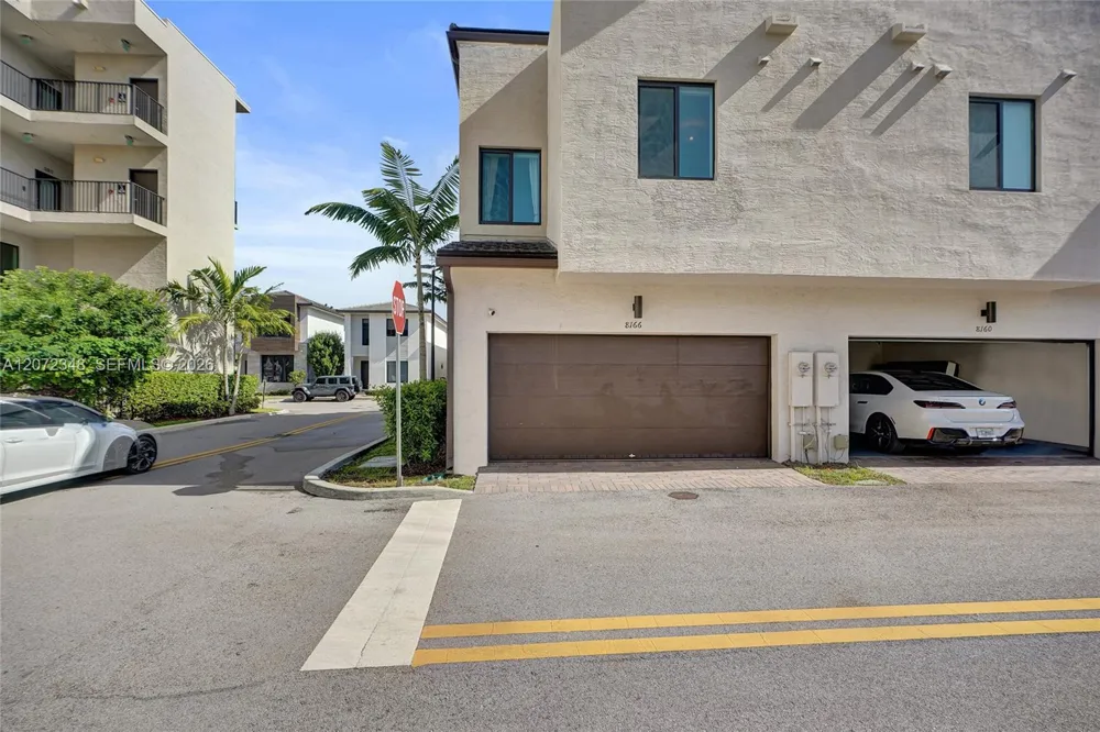8166 NW 42nd St Doral, FL 33166