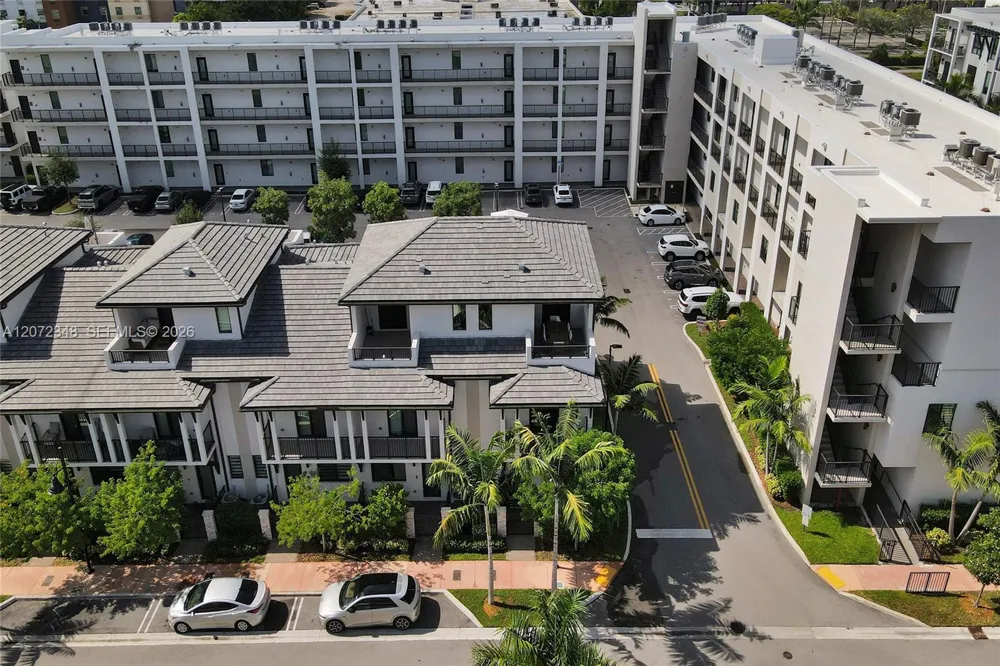 8166 NW 42nd St Doral, FL 33166