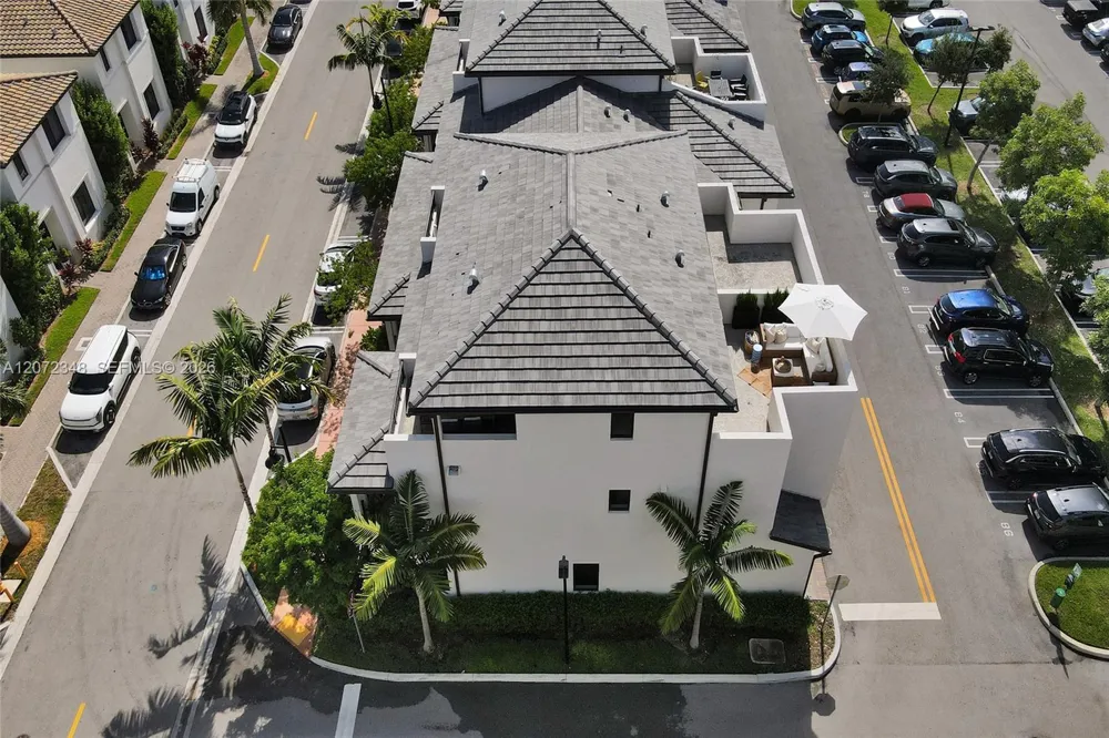8166 NW 42nd St Doral, FL 33166