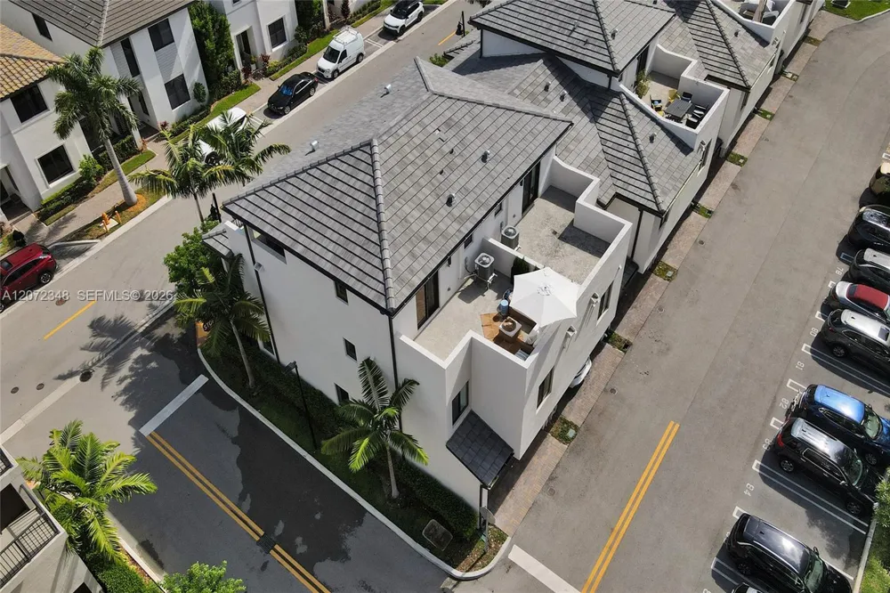 8166 NW 42nd St Doral, FL 33166
