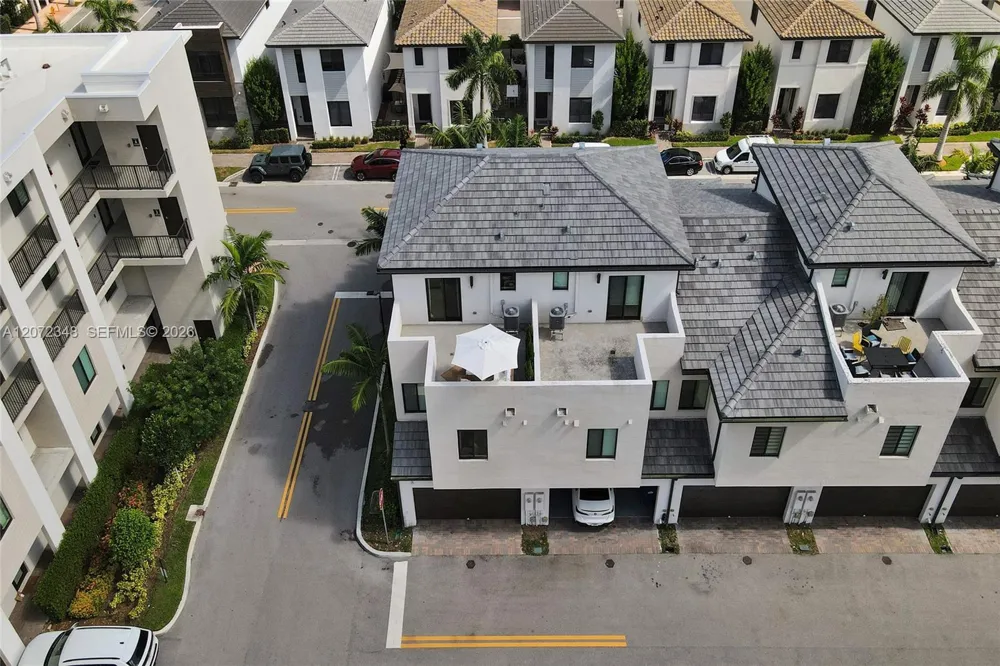 8166 NW 42nd St Doral, FL 33166