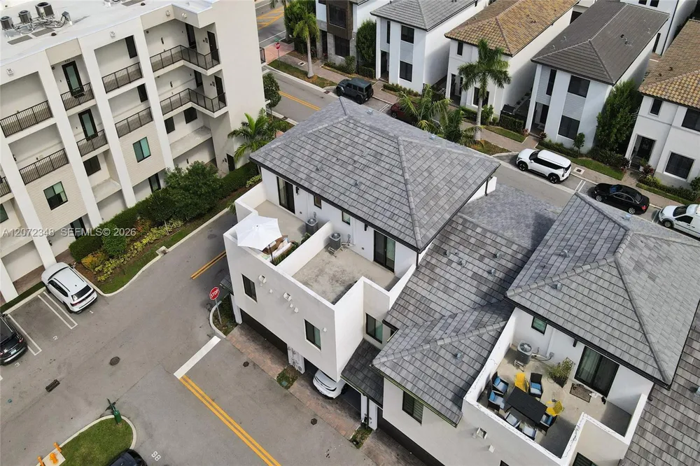 8166 NW 42nd St Doral, FL 33166