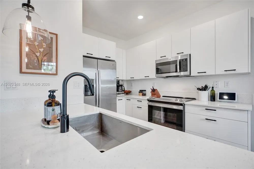 8166 NW 42nd St Doral, FL 33166