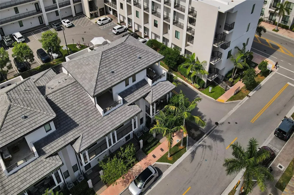 8166 NW 42nd St Doral, FL 33166