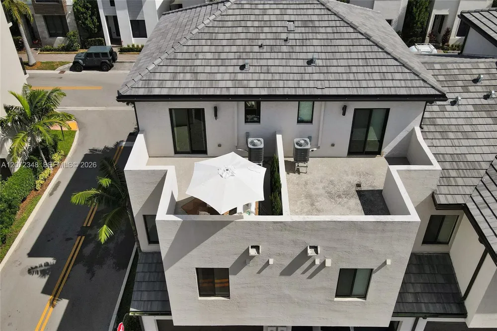 8166 NW 42nd St Doral, FL 33166
