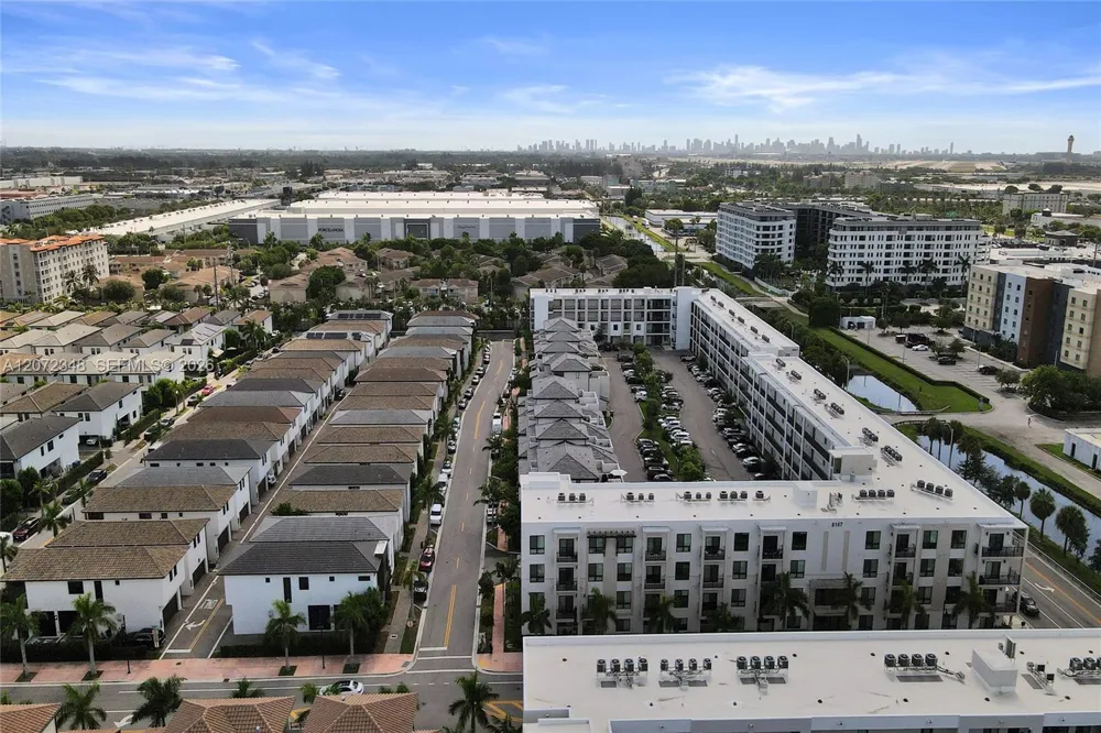 8166 NW 42nd St Doral, FL 33166