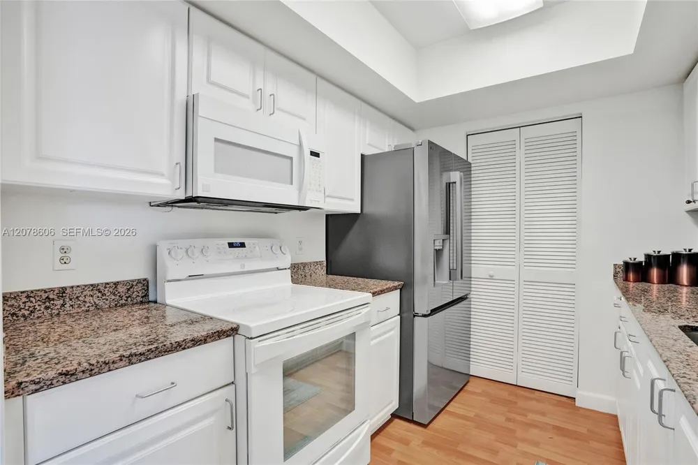 90 Alton Rd #807 Miami Beach, FL 33139