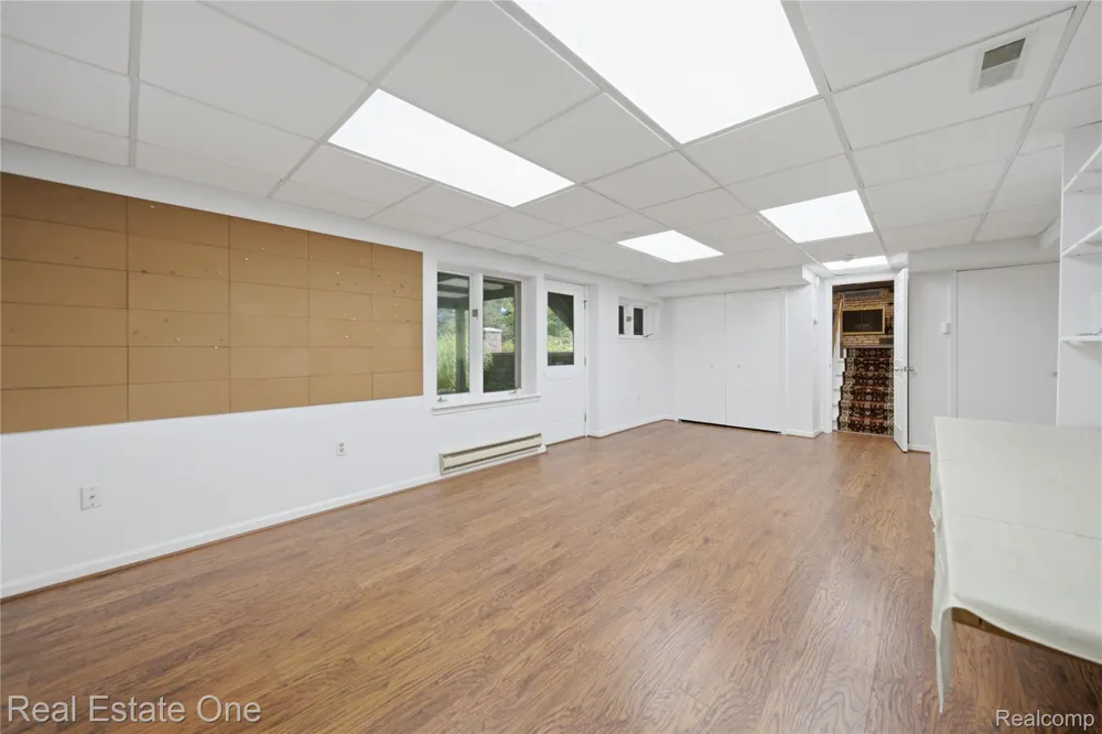 11075 Shadywood Drive Brighton Township, MI 48114