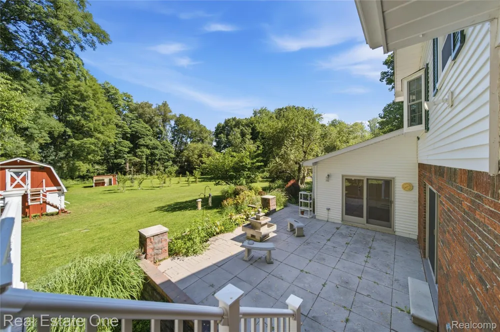 11075 Shadywood Drive Brighton Township, MI 48114