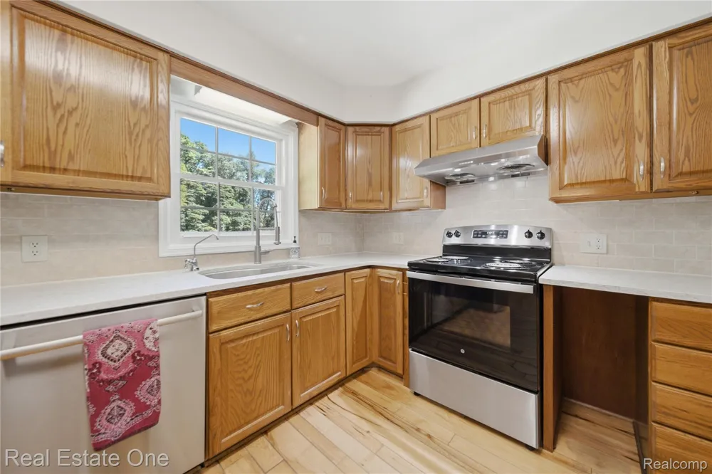 11075 Shadywood Drive Brighton Township, MI 48114