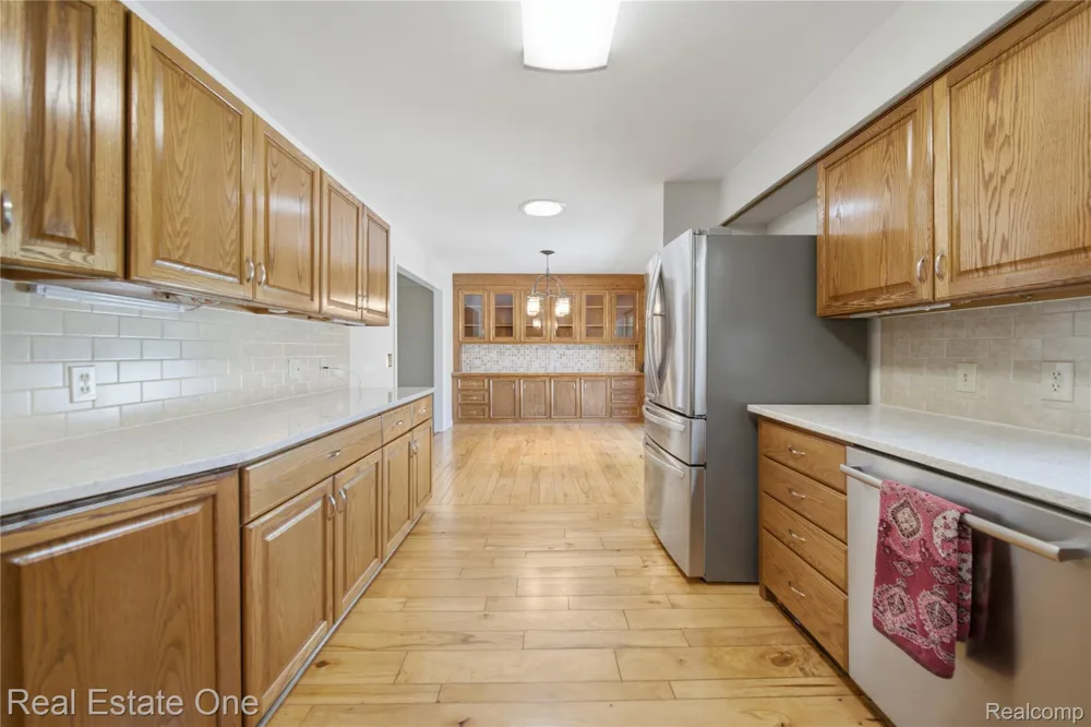 11075 Shadywood Drive Brighton Township, MI 48114