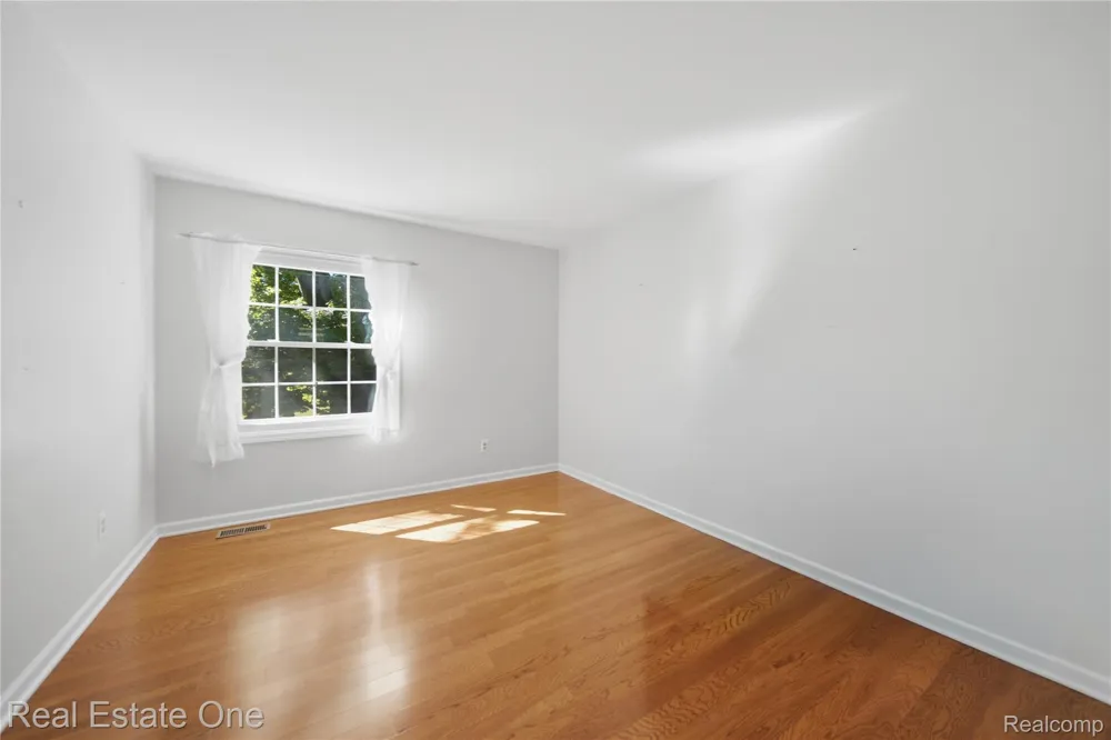 11075 Shadywood Drive Brighton Township, MI 48114